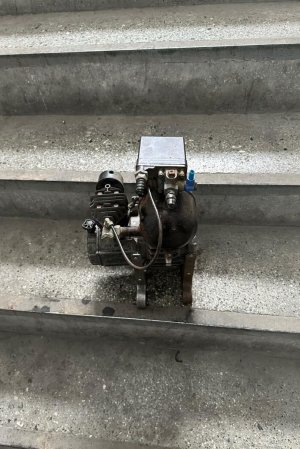 ANTİKA KOMPRESÖR EKM TEK PİSTON 1955 MODEL 220 VOLT ELEKTRİKLİ