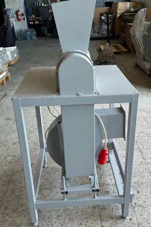 SÜNGER KIRPMA PARÇALAMA MAKİNESİ YASTIK KIRLENT 