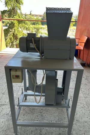 SÜNGER KIRPMA PARÇALAMA MAKİNESİ YASTIK KIRLENT 