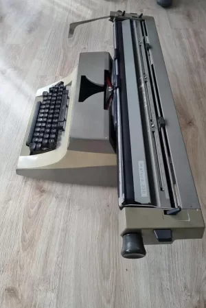 TRİUMPH KLASİK DAKTİLO  